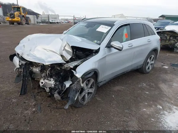 WDC0G4KB7GF021236 2016 MERCEDES-BENZ GLC - Image 2