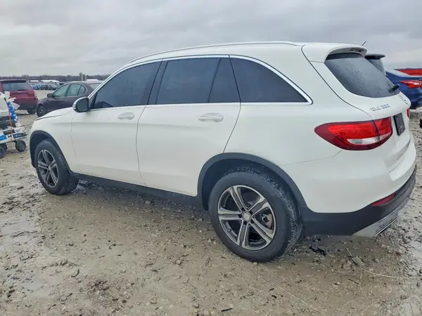 WDC0G4KB7GF031801 2016 MERCEDES-BENZ GLC - Image 2