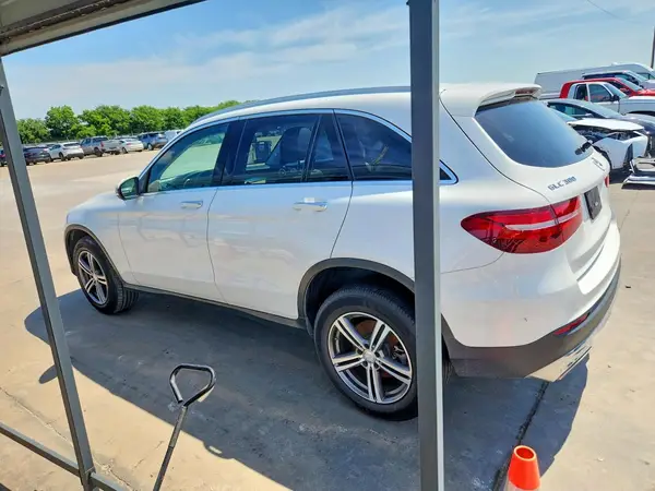 WDC0G4KB7HF118860 2017 MERCEDES-BENZ GLC - Image 2