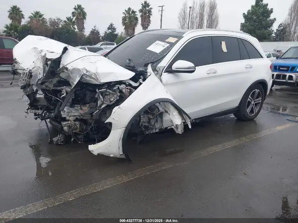 WDC0G4KB7HF156556 2017 MERCEDES-BENZ GLC - Image 2
