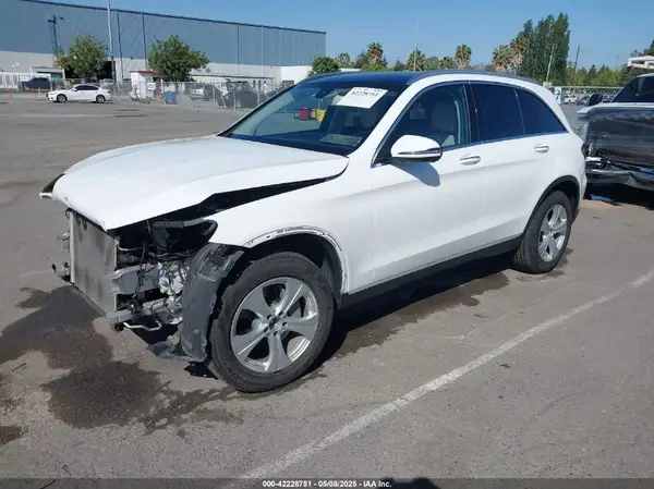 WDC0G4KB7HV005707 2017 MERCEDES-BENZ GLC - Image 2