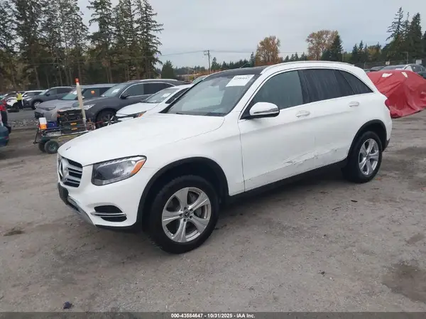 WDC0G4KB7HV012656 2017 MERCEDES-BENZ GLC - Image 2