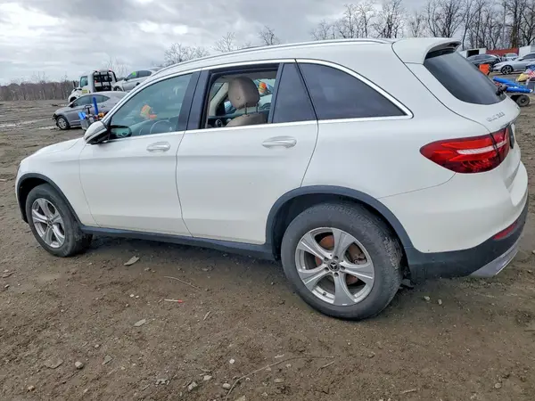 WDC0G4KB7JF358318 2018 MERCEDES-BENZ GLC - Image 2
