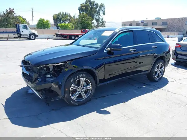 WDC0G4KB7JV027938 2018 MERCEDES-BENZ GLC - Image 2