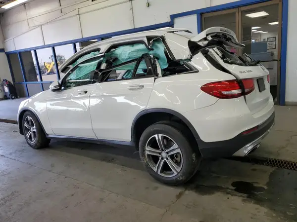 WDC0G4KB8GF030933 2016 MERCEDES-BENZ GLC - Image 2