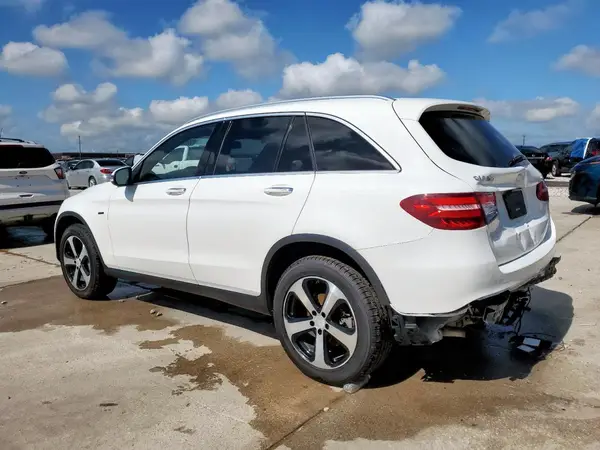 WDC0G4KB8GF043942 2016 MERCEDES-BENZ GLC - Image 2