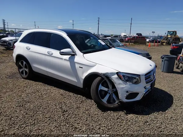 WDC0G4KB8GF057128 2016 MERCEDES-BENZ GLC - Image 1