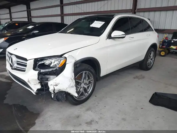 WDC0G4KB8GF085639 2016 MERCEDES-BENZ GLC - Image 2