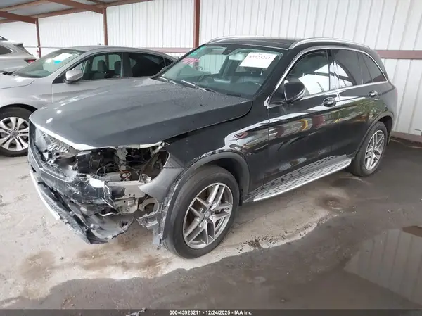 WDC0G4KB8GF086242 2016 MERCEDES-BENZ GLC - Image 2