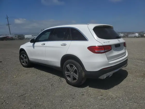 WDC0G4KB8GF094065 2016 MERCEDES-BENZ GLC - Image 2