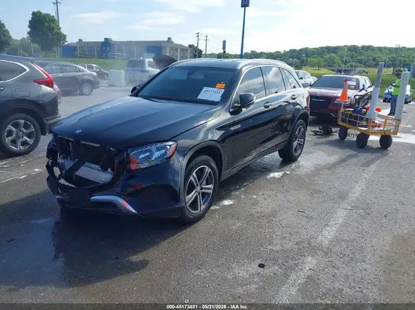 WDC0G4KB8GF104125 2016 MERCEDES-BENZ GLC - Image 2