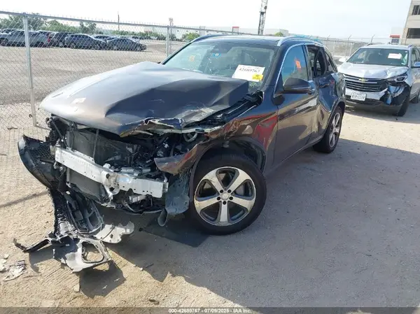 WDC0G4KB8GF113777 2016 MERCEDES-BENZ GLC - Image 2