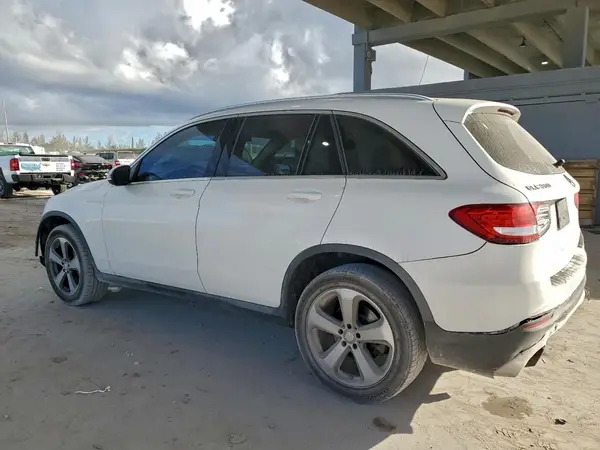 WDC0G4KB8HF115742 2017 MERCEDES-BENZ GLC - Image 2