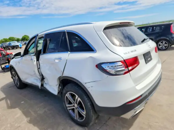 WDC0G4KB8HF164486 2017 MERCEDES-BENZ GLC - Image 2