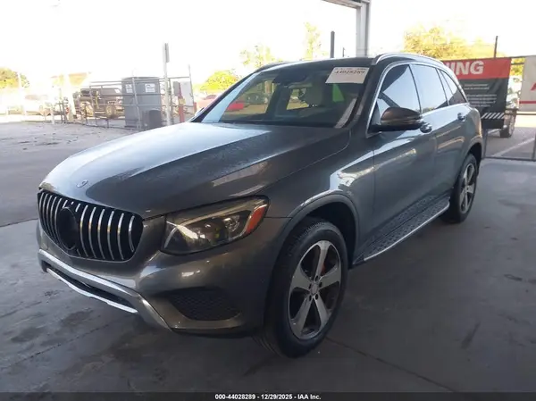 WDC0G4KB8HF174287 2017 MERCEDES-BENZ GLC - Image 2