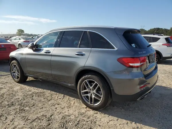 WDC0G4KB8HF175990 2017 MERCEDES-BENZ GLC - Image 2