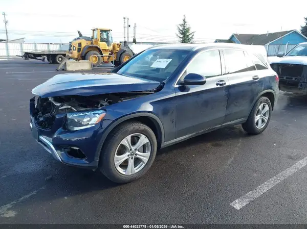 WDC0G4KB8HF258884 2017 MERCEDES-BENZ GLC - Image 2