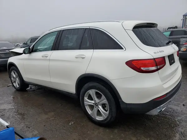 WDC0G4KB8HF260165 2017 MERCEDES-BENZ GLC - Image 2