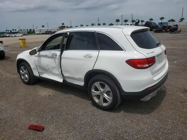 WDC0G4KB8HV013458 2017 MERCEDES-BENZ GLC - Image 2