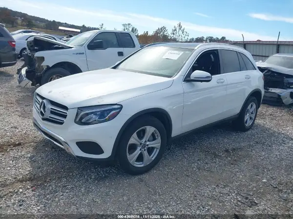 WDC0G4KB8JV076324 2018 MERCEDES-BENZ GLC - Image 2