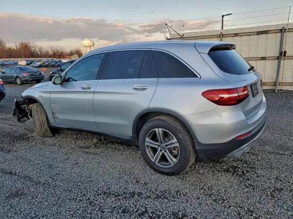 WDC0G4KB8JV100900 2018 MERCEDES-BENZ GLC - Image 2