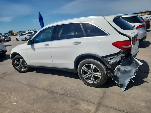 WDC0G4KB8KF575135 2019 MERCEDES-BENZ GLC - Image 2
