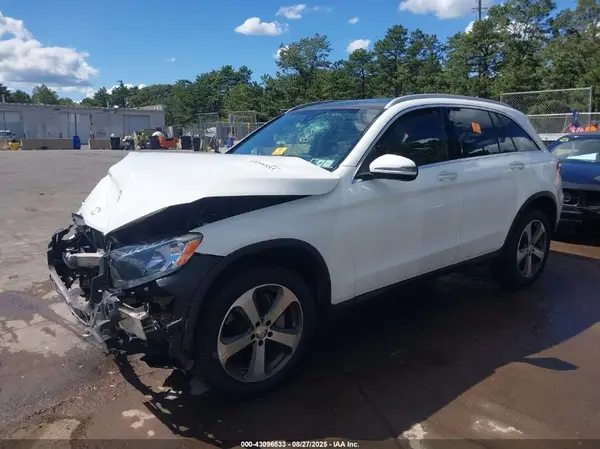 WDC0G4KB9GF011954 2016 MERCEDES-BENZ GLC - Image 2