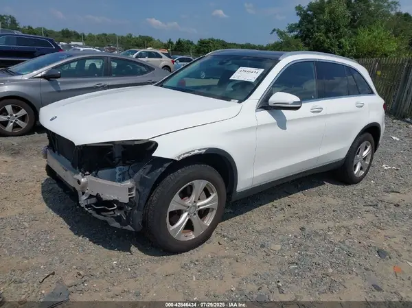 WDC0G4KB9GF017883 2016 MERCEDES-BENZ GLC - Image 2