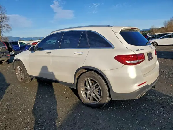 WDC0G4KB9HF175593 2017 MERCEDES-BENZ GLC - Image 2