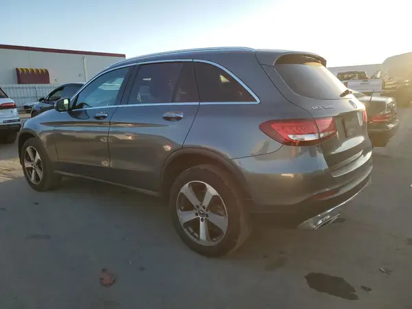 WDC0G4KB9JV073562 2018 MERCEDES-BENZ GLC - Image 2