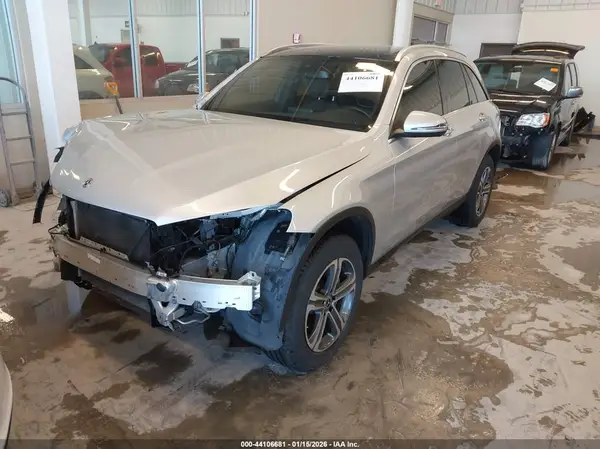 WDC0G4KB9JV093083 2018 MERCEDES-BENZ GLC - Image 2