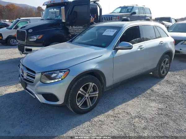 WDC0G4KBXGF074111 2016 MERCEDES-BENZ GLC - Image 2