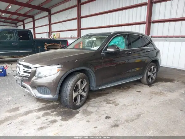 WDC0G4KBXHF124040 2017 MERCEDES-BENZ GLC - Image 2