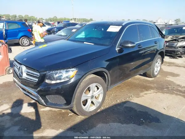 WDC0G4KBXJV070430 2018 MERCEDES-BENZ GLC - Image 2