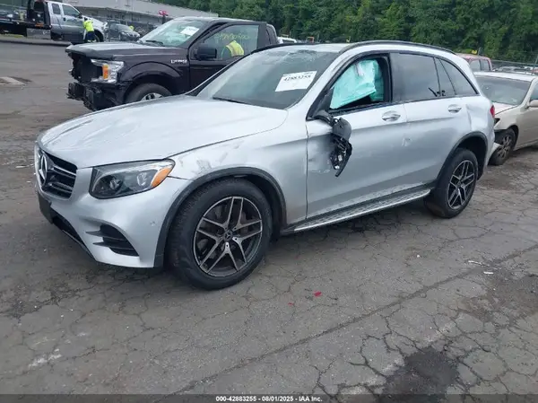 WDC0G4KBXKF586721 2019 MERCEDES-BENZ GLC - Image 2