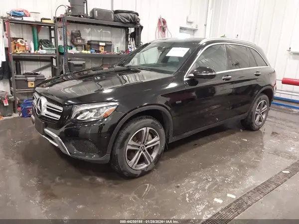 WDC0G5EB5KF519932 2019 MERCEDES-BENZ GLC - Image 2