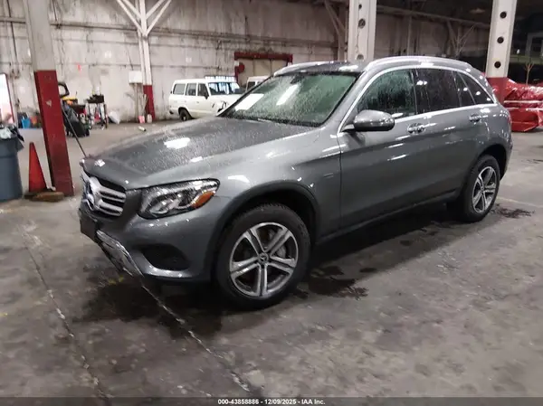 WDC0G5EB8KF525532 2019 MERCEDES-BENZ GLC - Image 2