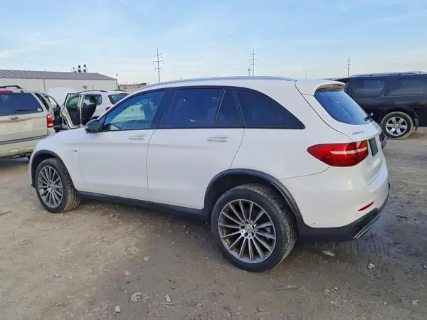 WDC0G6EB2HF210689 2017 MERCEDES-BENZ GLC - Image 2