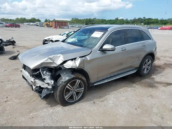 WDC0G8DB0LF740570 2020 MERCEDES-BENZ GLC - Image 2