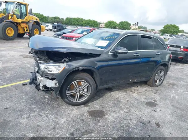 WDC0G8DB3LF738621 2020 MERCEDES-BENZ GLC - Image 2