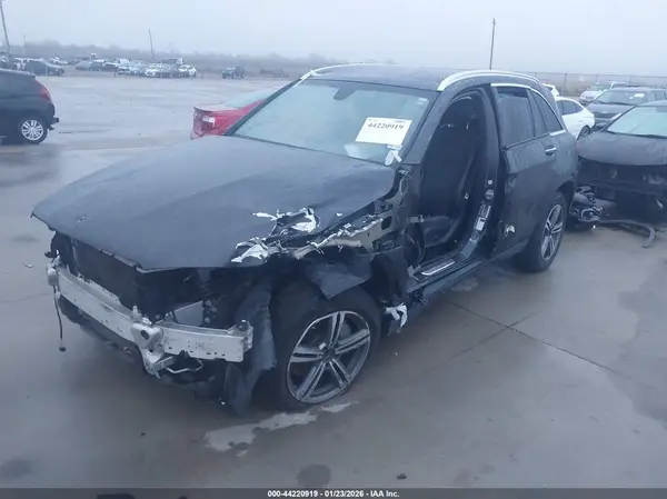 WDC0G8DB7LF695613 2020 MERCEDES-BENZ GLC - Image 2