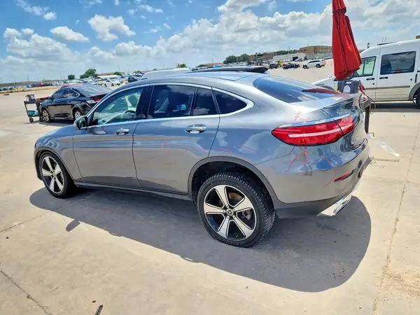 WDC0J4KB2JF389672 2018 MERCEDES-BENZ GLC - Image 2