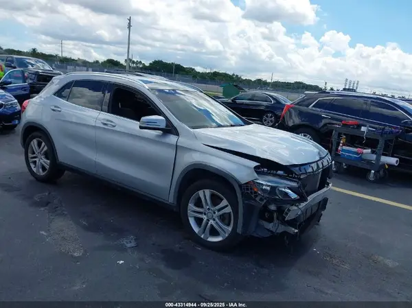 WDCTG4EB2GJ218806 2016 MERCEDES-BENZ GLA-KLASSE - Image 1