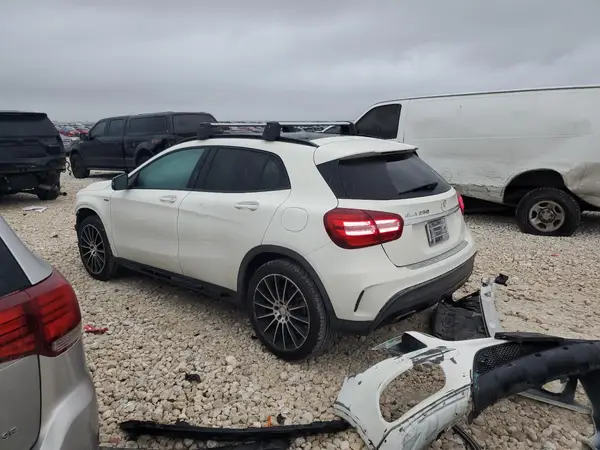 WDCTG4EB2JJ377333 2018 MERCEDES-BENZ GLA-KLASSE - Image 2