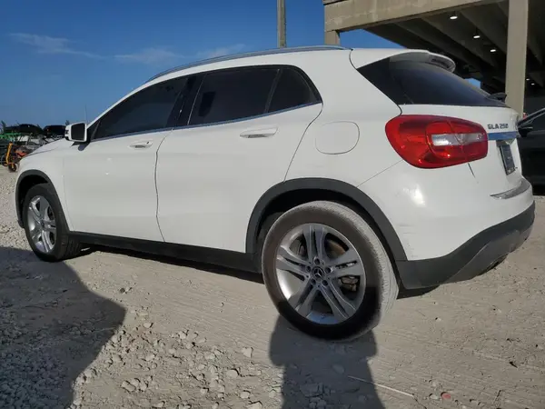 WDCTG4EB2JJ502198 2018 MERCEDES-BENZ GLA-KLASSE - Image 2