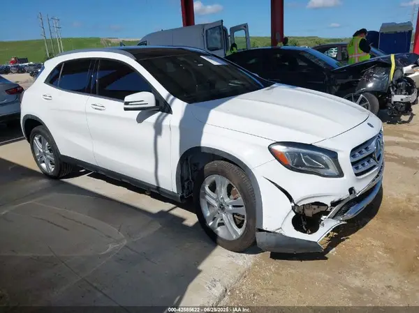 WDCTG4EB4KU001815 2019 MERCEDES-BENZ GLA-KLASSE - Image 1