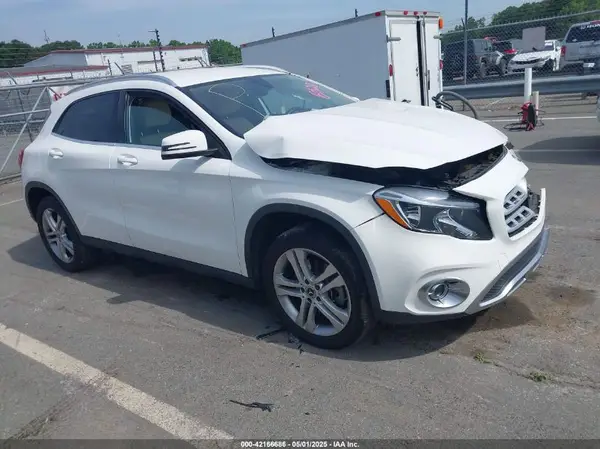 WDCTG4EB4KU008022 2019 MERCEDES-BENZ GLA-KLASSE - Image 1
