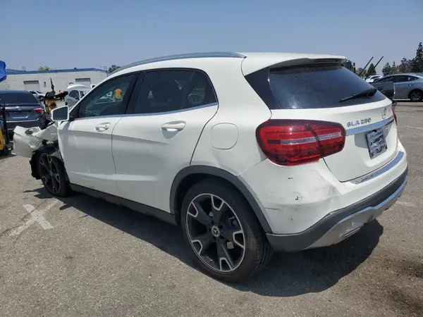 WDCTG4EB5JJ445995 2018 MERCEDES-BENZ GLA-KLASSE - Image 2