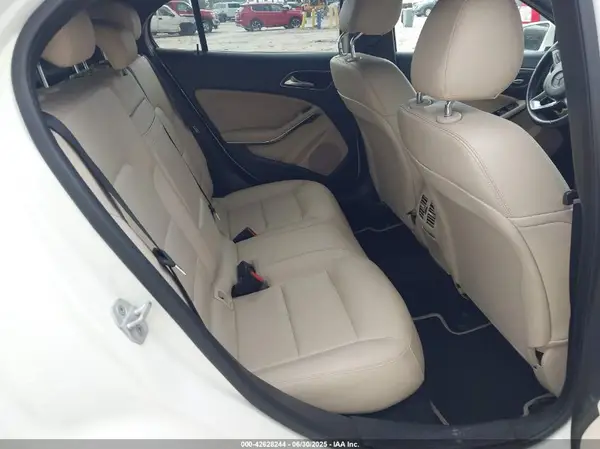 WDCTG4EB5JJ459623 2018 MERCEDES-BENZ GLA-KLASSE - Image 8