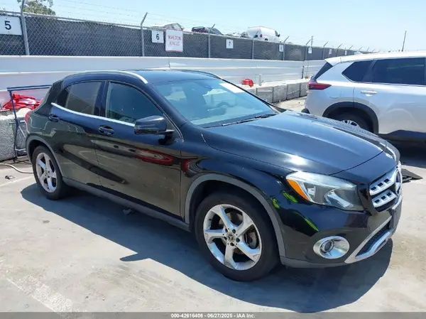 WDCTG4EB6KU009852 2019 MERCEDES-BENZ GLA-KLASSE - Image 1